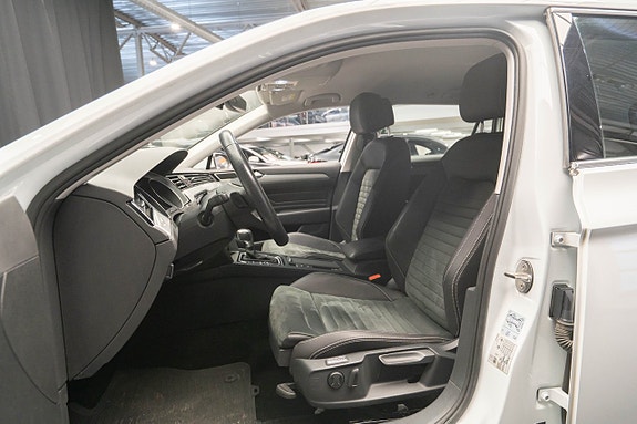 Volkswagen Passat 16 of 21