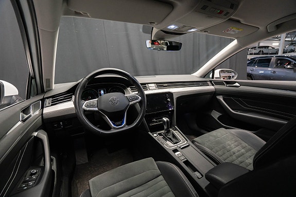 Volkswagen Passat 12 of 21