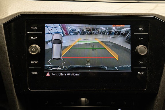 Volkswagen Passat 13 of 21