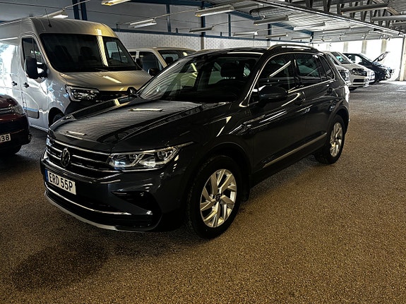 Volkswagen Tiguan 2 of 6