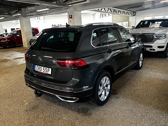 Volkswagen Tiguan 3 of 6