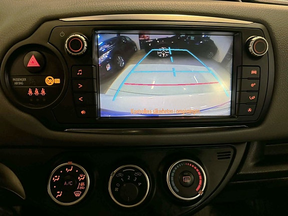Toyota Yaris 9 of 13