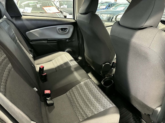 Toyota Yaris 12 of 13