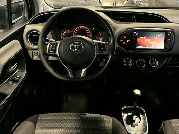 Toyota Yaris 8 of 13