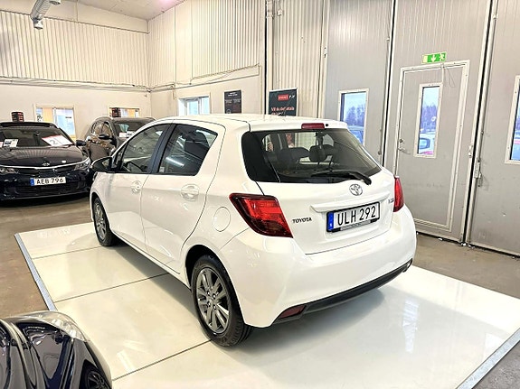 Toyota Yaris 5 of 13