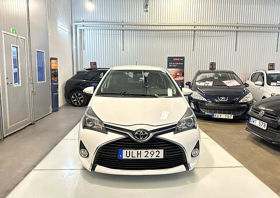Toyota Yaris 3 of 13