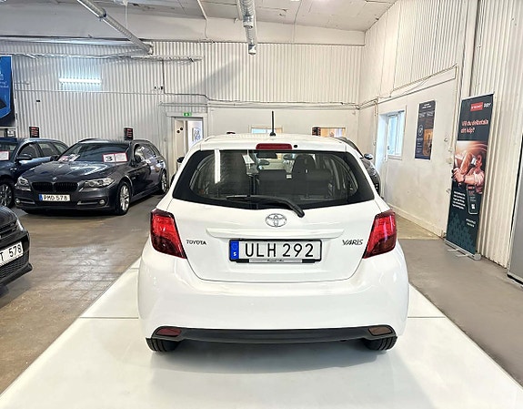Toyota Yaris 13 of 13