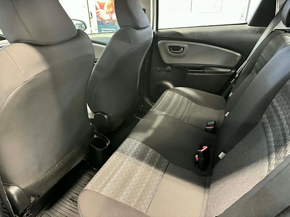 Toyota Yaris 10 of 13