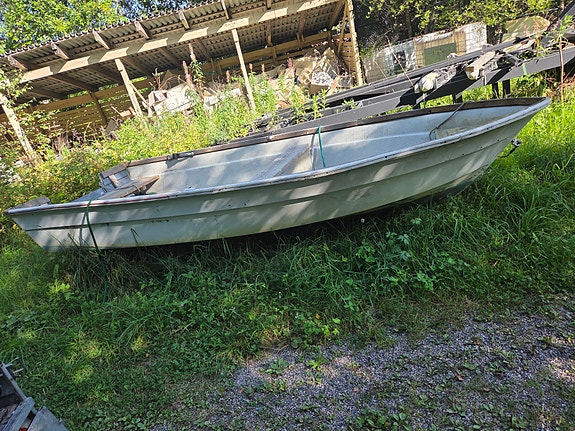 Äldre båt säljes fungerar. 2 of 2