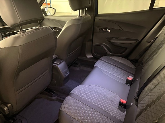 Peugeot 2008 9 of 18