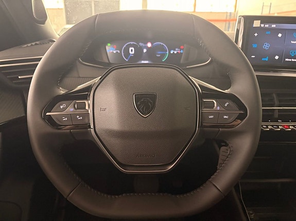 Peugeot 2008 10 of 18