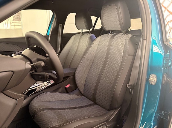 Peugeot 2008 7 of 18