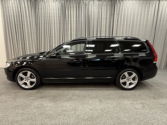Volvo V70 2 of 15