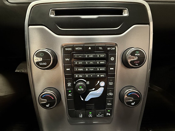Volvo V70 12 of 15