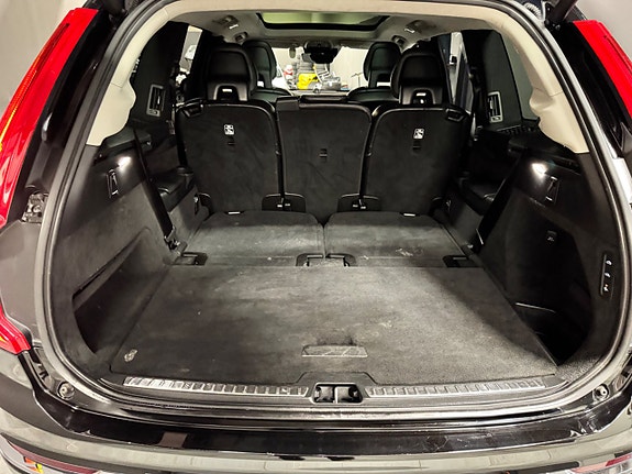 Volvo XC90 11 of 19