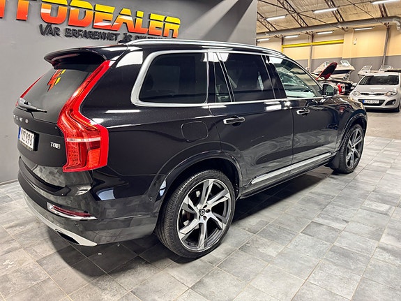 Volvo XC90 3 of 19