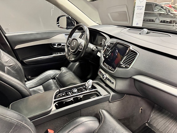 Volvo XC90 14 of 19