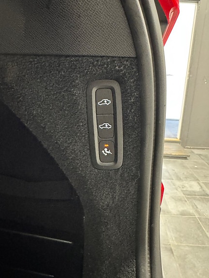 Volvo XC90 16 of 19