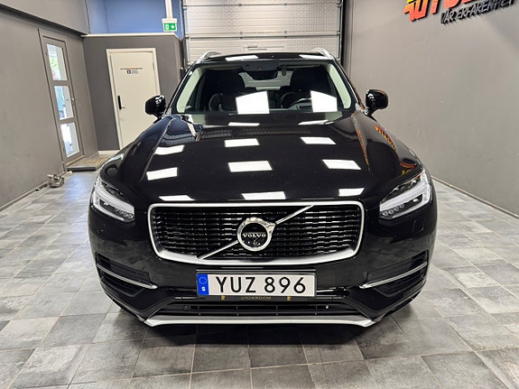 Volvo XC90 2 of 19