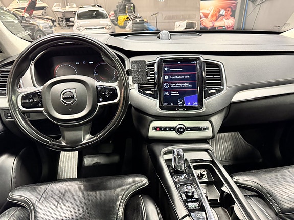 Volvo XC90 8 of 19