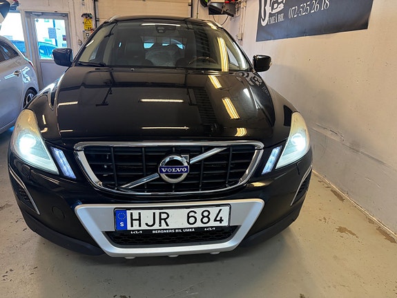 Volvo XC60 2 of 17