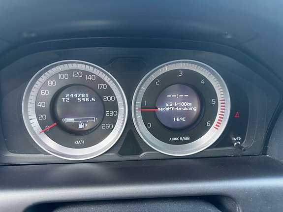 Volvo XC60 10 of 17