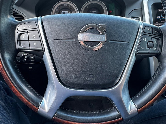 Volvo XC60 9 of 17