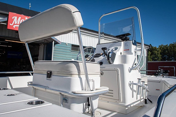 Mako 19 CPX Mercury 150 EXLPT 4 of 12