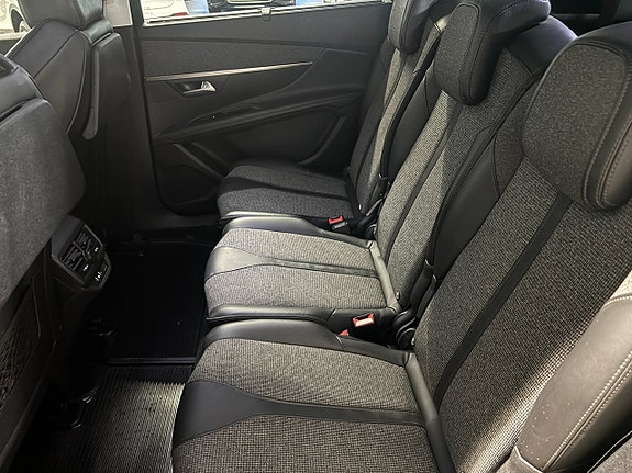 Peugeot 5008 10 of 21