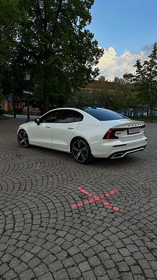 Volvo S60 2 of 17