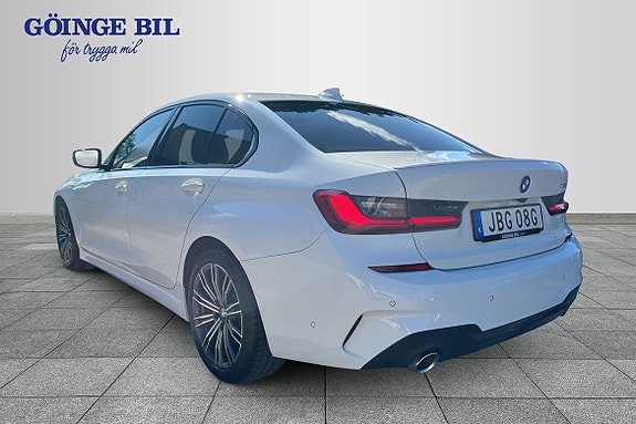 BMW 330i 6 of 16