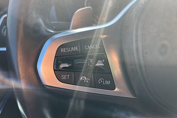 BMW 330i 15 of 16