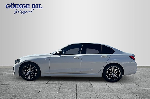 BMW 330i 5 of 16