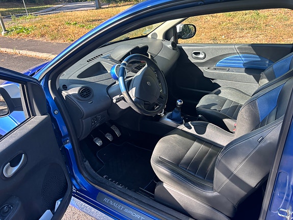 Renault Twingo 7 of 9