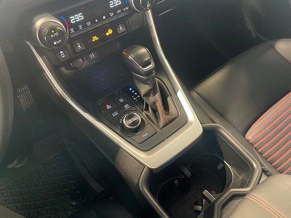 Toyota RAV4 Plug-in Hybrid 17 of 18