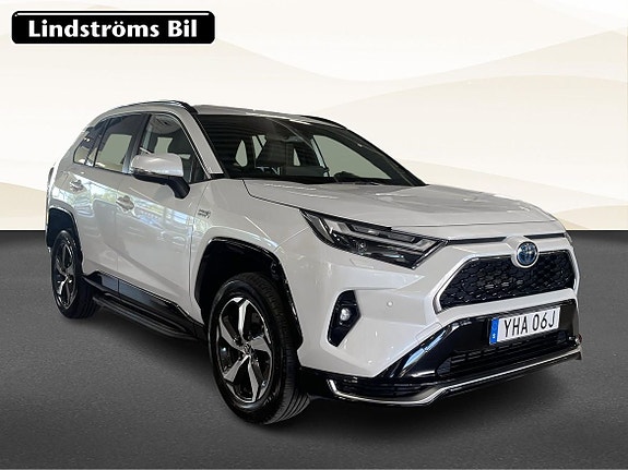 Toyota RAV4 Plug-in Hybrid 3 of 18
