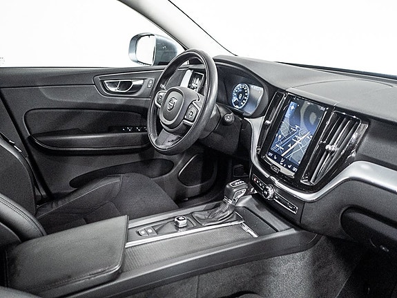 Volvo XC60 5 of 10