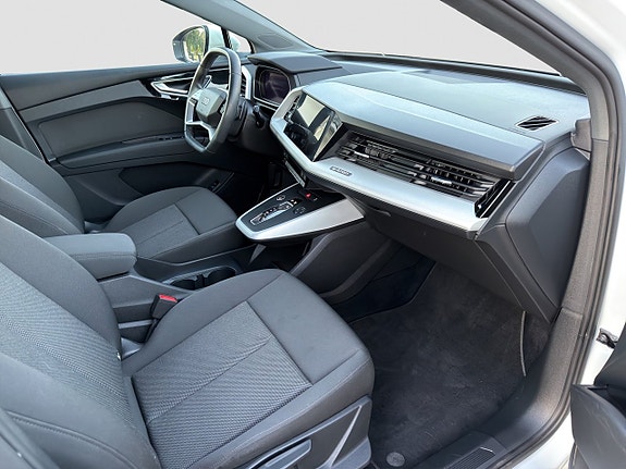 Audi Q4 e-tron 12 of 17