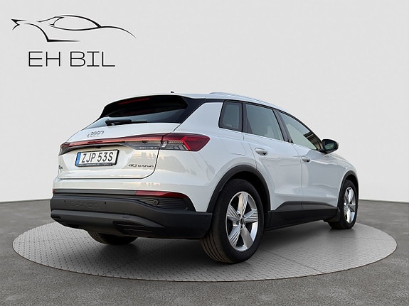 Audi Q4 e-tron 6 of 17