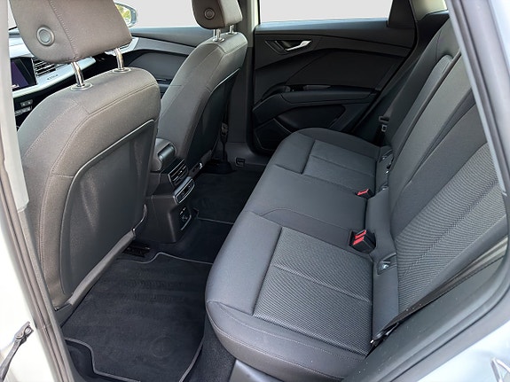 Audi Q4 e-tron 13 of 17