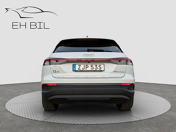 Audi Q4 e-tron 7 of 17