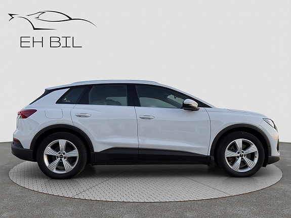 Audi Q4 e-tron 9 of 17