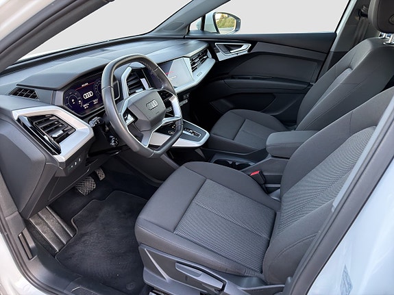 Audi Q4 e-tron 10 of 17
