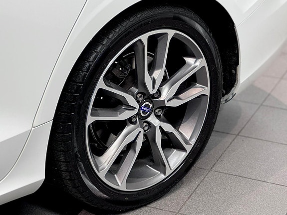 Volvo V60 14 of 25