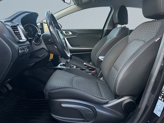 Kia Ceed 13 of 23