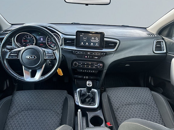 Kia Ceed 8 of 23