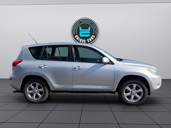 Toyota RAV4 2 of 21