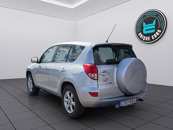 Toyota RAV4 5 of 21