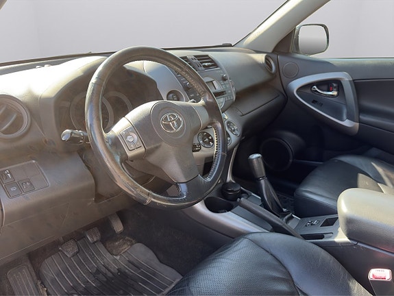 Toyota RAV4 11 of 21