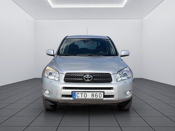 Toyota RAV4 8 of 21